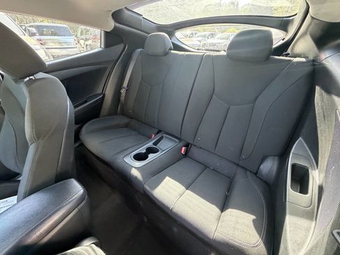 Used 2016 Hyundai Veloster FWD image 25