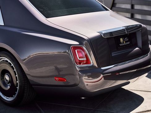 Used 2025 Rolls-Royce Phantom Sedan RWD image 12