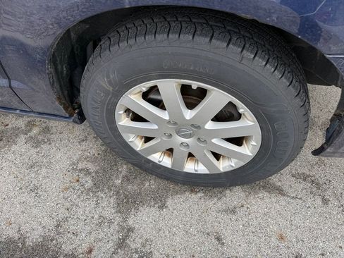 Used 2014 Chrysler Town & Country Touring image 7