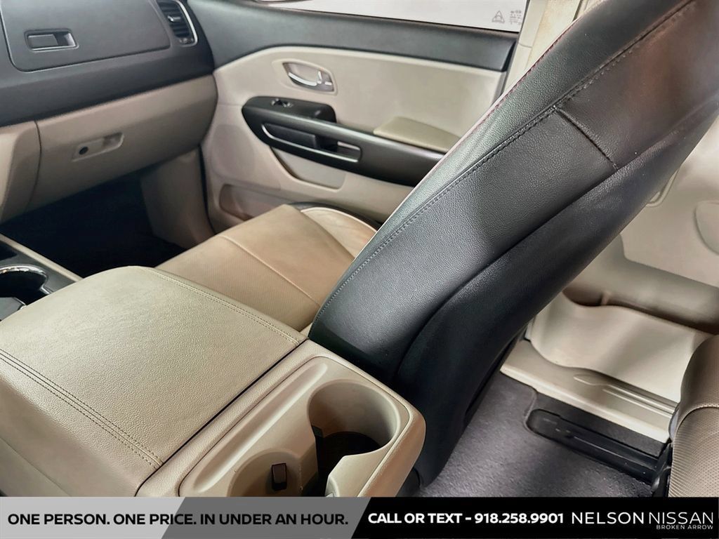 Used 2021 Kia Sedona EX FWD image 22