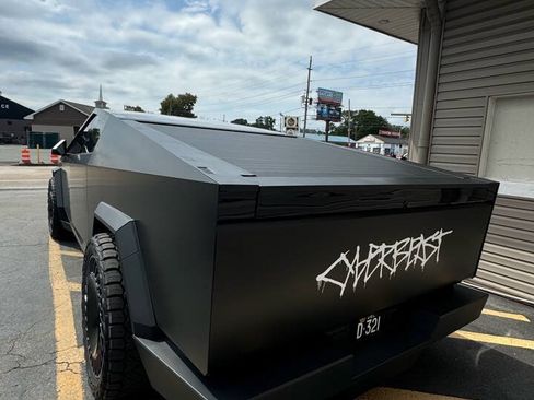 Used 2024 Tesla Cybertruck Cyberbeast AWD/4WD image 6