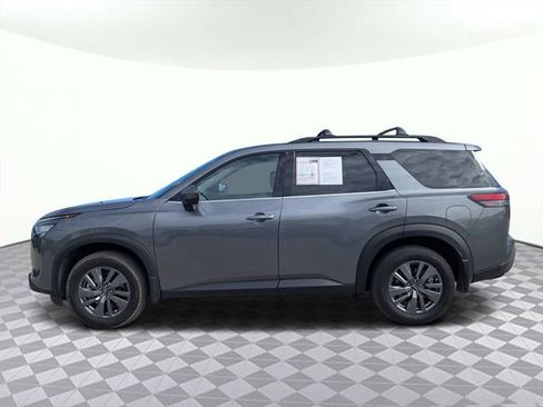 Used 2025 Nissan Pathfinder SV w/ SV Premium Package image 7