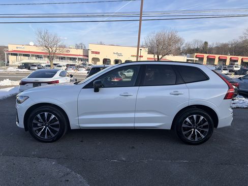 Certified 2025 Volvo XC60 B5 Plus image 4