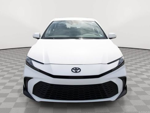 Used 2025 Toyota Camry SE AWD/4WD image 2