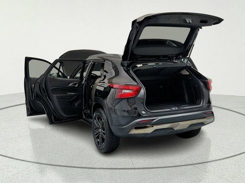 Certified 2024 Chevrolet Trax ACTIV w/ Driver Confidence Package FWD image 11