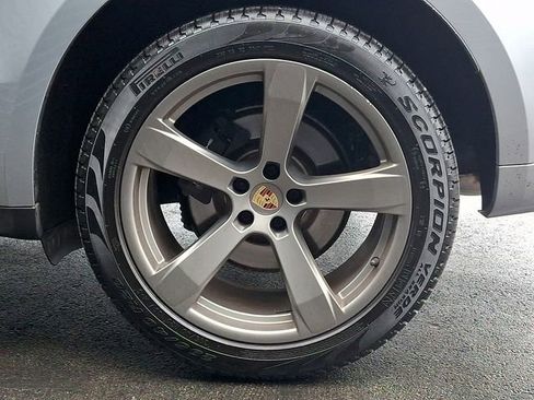 Certified 2023 Porsche Macan image 14