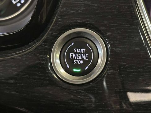 Used 2023 Cadillac XT6 Premium Luxury image 28