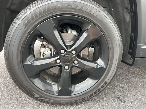 Used 2024 Jeep Grand Cherokee Altitude AWD/4WD image 38