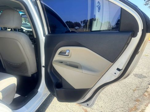 Used 2013 Kia Rio EX w/ Convenience Pkg FWD image 27