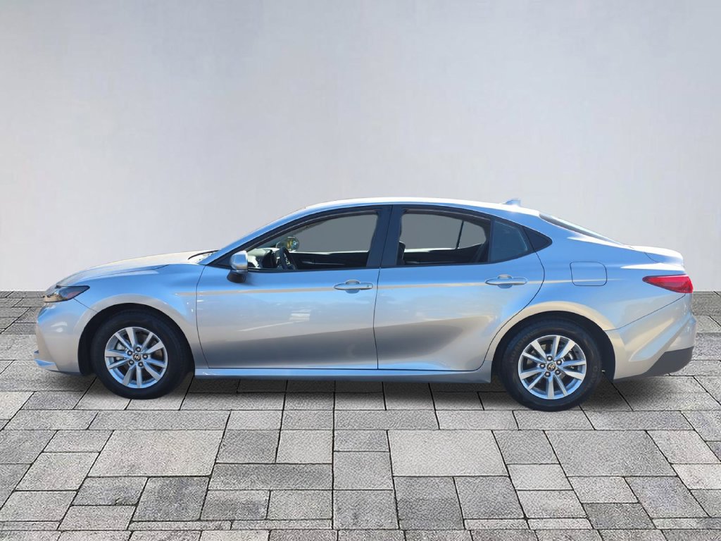 Used 2025 Toyota Camry LE FWD image 4