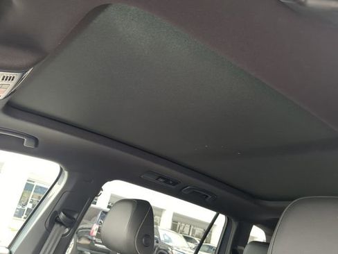 Certified 2023 Volkswagen Tiguan SE R-Line image 20