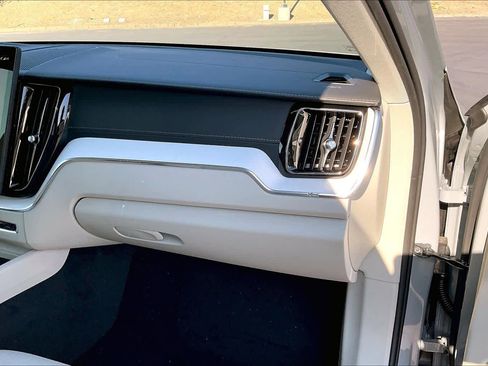 New 2026 Volvo XC60 T8 Ultra w/ Protection Package Premier image 28