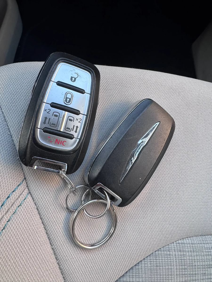 Used 2019 Chrysler Pacifica Touring Plus FWD image 27
