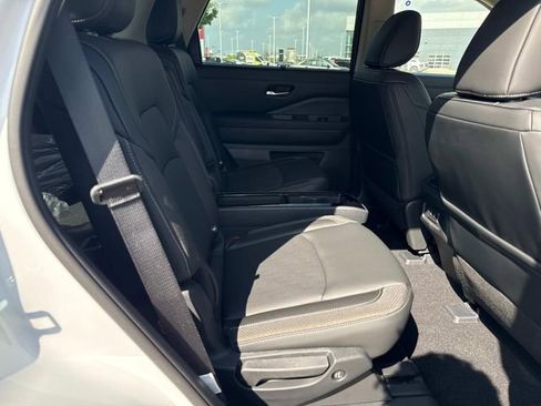 New 2026 Nissan Pathfinder SL FWD image 11