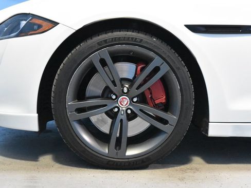 Used 2017 Jaguar XJ R RWD image 24