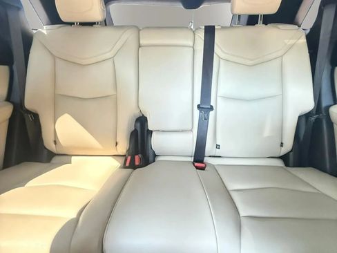 Used 2018 Cadillac XT5 FWD image 17