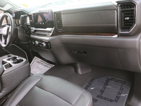 Used 2024 GMC Sierra 1500 SLT image 33