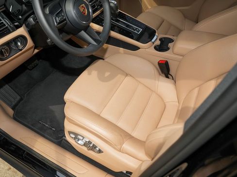 Certified 2026 Porsche Macan AWD/4WD image 21