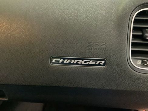 Used 2017 Dodge Charger R/T w/ Premium Group RWD image 27