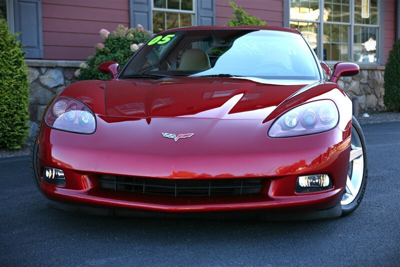 Used 2005 Chevrolet Corvette Coupe w/ Preferred Equipment Group RWD image 2