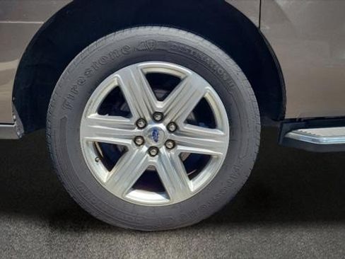 Used 2019 Ford Expedition Max XLT w/ Equipment Group 202A AWD/4WD image 13