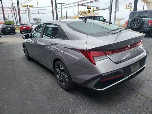 Used 2025 Hyundai Elantra SEL image 10