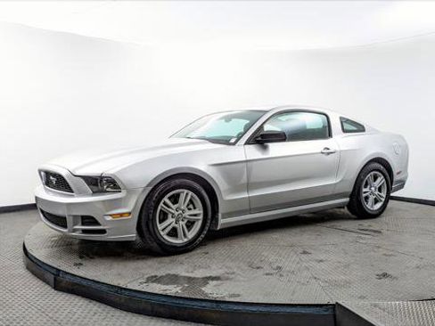 Used 2014 Ford Mustang V6 image 2