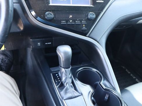 Used 2019 Toyota Camry SE FWD image 19