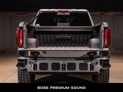 Used 2025 GMC Sierra 1500 AT4 w/ Technology Package image 9