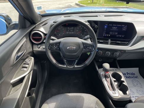 Used 2024 Chevrolet Trax RS w/ Driver Confidence Package FWD image 2