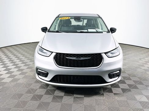 Certified 2024 Chrysler Pacifica Touring-L image 4