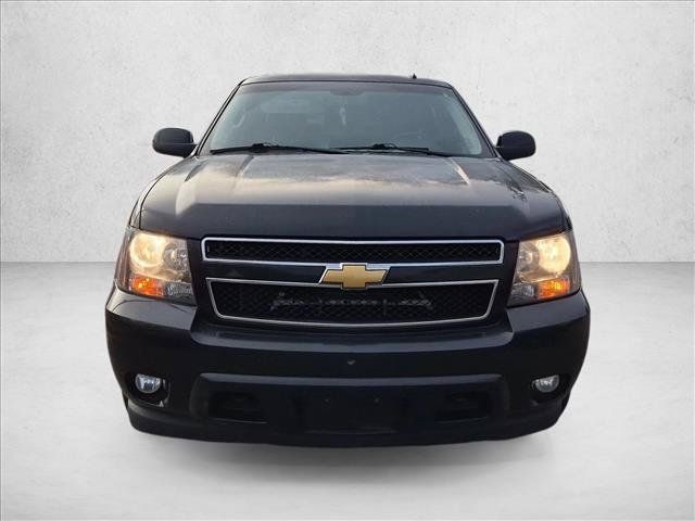Used 2013 Chevrolet Suburban LT w/ Luxury Package AWD/4WD image 2
