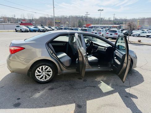 Used 2018 Toyota Corolla LE image 13
