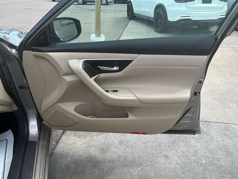 Used 2015 Nissan Altima 2.5 SL w/ Technology Package FWD image 16