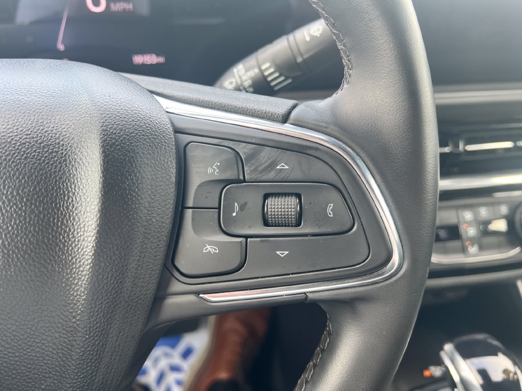 Used 2025 Buick Envista Sport Touring w/ Convenience II Package FWD image 18