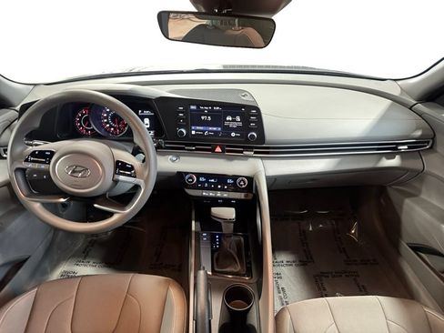 Used 2023 Hyundai Elantra SEL FWD image 14