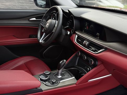 Used 2019 Alfa Romeo Stelvio Ti w/ Nero Edizione image 19