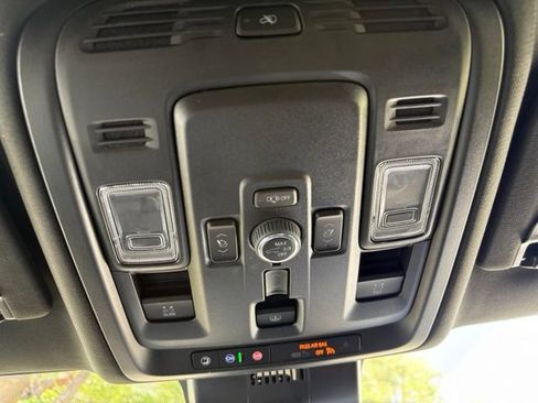 Used 2025 GMC Yukon AT4 Ultimate w/ LPO, AT4 Appearance Package AWD/4WD image 37