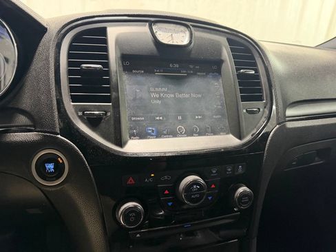 Used 2014 Chrysler 300 S RWD image 17
