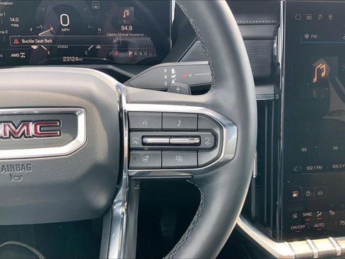 Used 2025 GMC Acadia Elevation AWD/4WD image 18