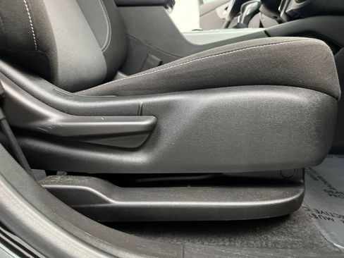 Used 2025 Chevrolet Blazer LT image 23