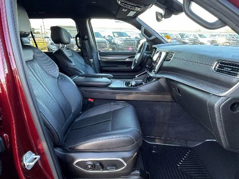 Used 2024 Jeep Wagoneer Series II w/ Flexible Seating Group RWD image 29
