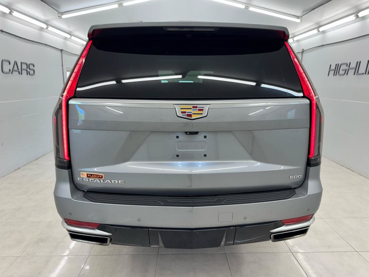 Used 2023 Cadillac Escalade ESV Premium Luxury AWD/4WD image 5