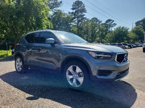 Used 2019 Volvo XC40 T5 Momentum AWD/4WD image 1