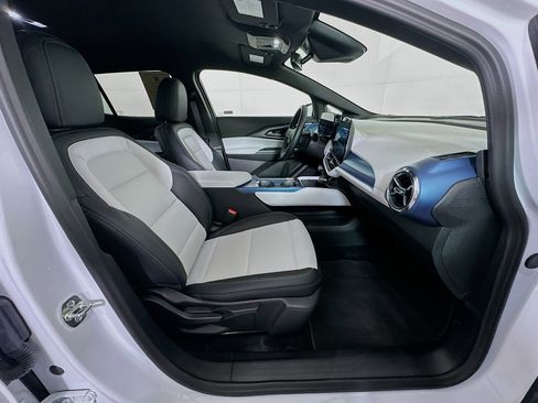 Used 2025 Chevrolet Equinox EV LT image 31