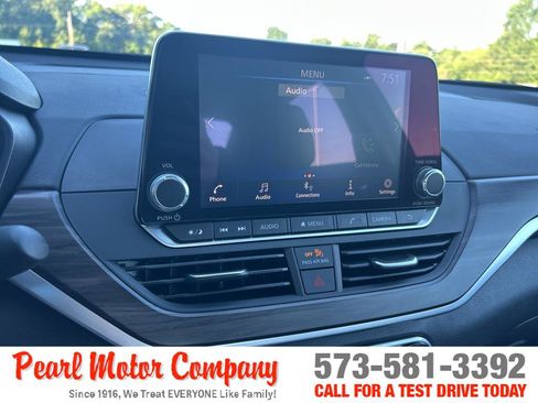 Used 2025 Nissan Altima 2.5 SV FWD image 15