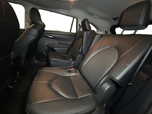 Used 2026 Toyota Highlander XLE AWD/4WD image 13