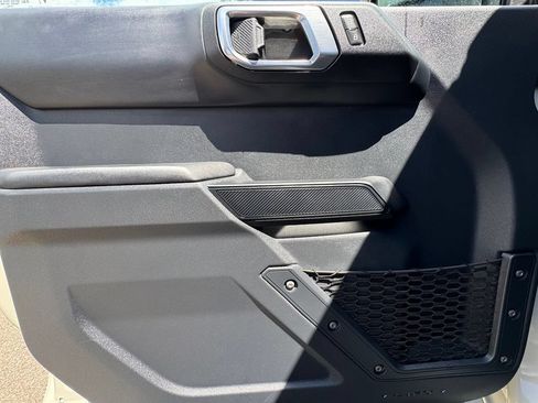 Used 2025 Ford Bronco Outer Banks AWD/4WD image 16