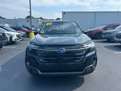 Used 2025 Subaru Forester Touring AWD/4WD image 2
