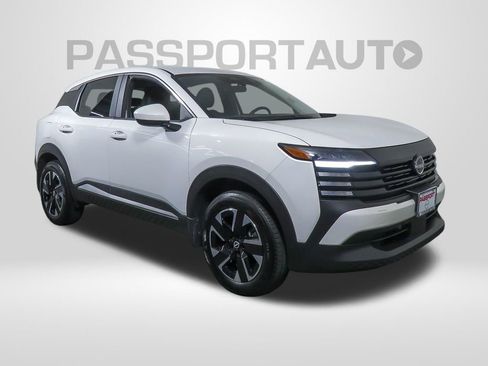 Certified 2025 Nissan Kicks SV w/ Charging Package image 5